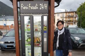 Un distributore automatico di fiori freschi apre a Ponte: è il primo in provincia