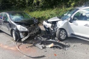 Perde il controllo dell’auto in curva: terribile frontale ad Arsiè