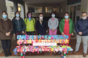 L’associazione Papiria dona la “Panchina allegria” alla casa di riposo