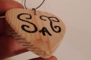 Cuori in legno per la scuola: “Sedico d’altri tempi” nel segno della generosità