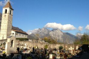 Furti in cimitero, la nipote disperata scrive una lettera ai ladri