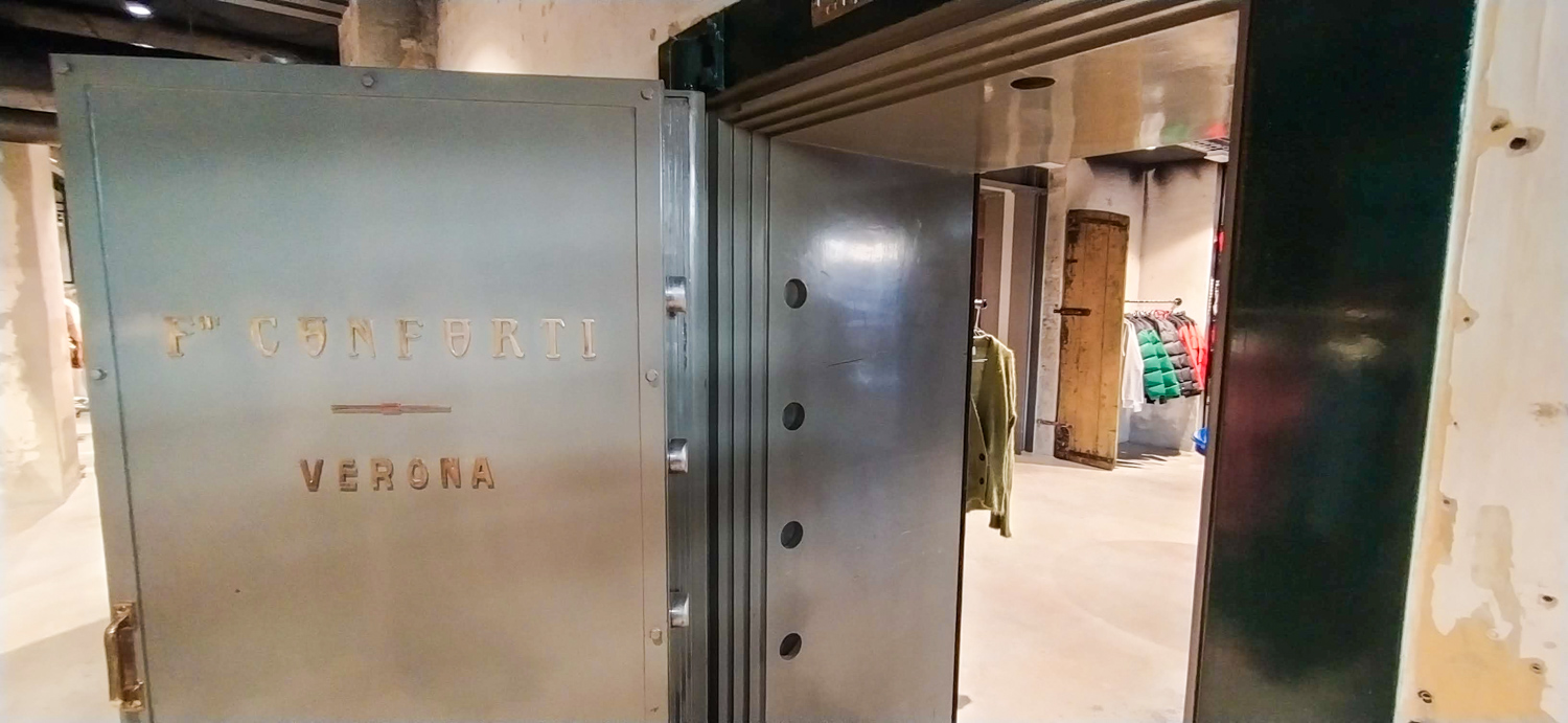 negozio ex banca italia 1