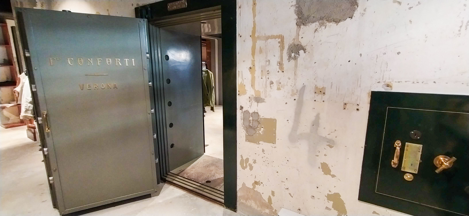 negozio ex banca italia 11