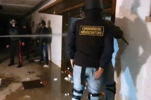 Minacciano di far saltare in aria il palazzo: arrestati due feltrini