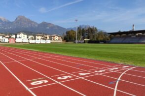 Posato il manto, prende forma la nuova pista di atletica dello “Zugni Tauro”