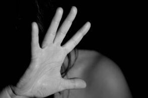 Donne vittime di violenza, aumentano i giorni di ospitalità alberghiera