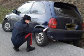 Guida ubriaca ed esce di strada con la macchina. Soffia 3.0