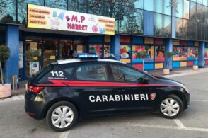 Limite di 90 clienti, dentro ce ne sono 120: chiuso il “Market dei cinesi”