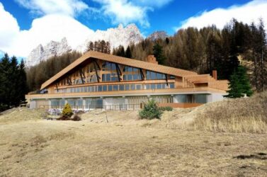 Piscina di Cortina, via alla messa in gara. Ma il Comitato Civico attacca