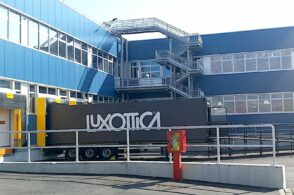 Luxottica sperimenta la settimana corta: quattro giorni, stesso salario