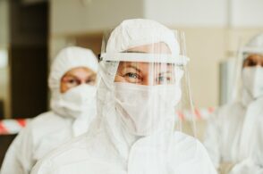 Ancora altissimi i numeri del contagio: 241 nuovi positivi, 4 decessi
