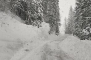 Neve alta e slavine sulle strade: un lavoro da Soccorso alpino