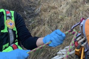 Bloccati dalla paura su un tratto esposto: salvati due olandesi