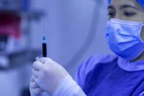 Vaccini, pronto il piano di distribuzione: «Li faremo 24 ore su 24»
