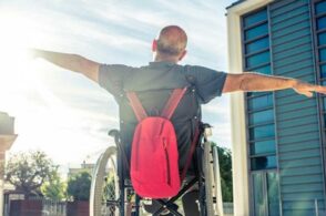 Abbigliamento inclusivo: quando la moda si intreccia alla disabilità