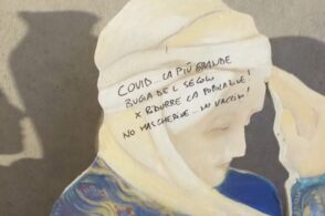 Presepio sfregiato da scritte negazioniste: «Covid, bugia del secolo»