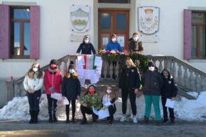 “Una bandiera e un canto”: i ragazzi di Tambre ricordano i giovani partigiani