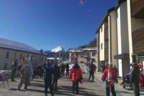 Maschere e palloncini colorati: Carnevale in casa di riposo