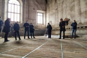 Montata la scala monumentale, prende forma l’ex chiesa dei Gesuiti