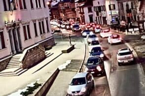 Traffico paralizzato, stavolta tocca alla 51 bis. Tutta colpa del semaforo