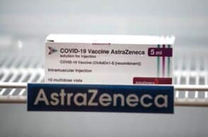 Via libera ad AstraZeneca: la campagna vaccinale riprende a pieno regime