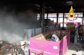 Incendio a Paludi, nessuna criticità per l’aria. Arpav prosegue con i controlli