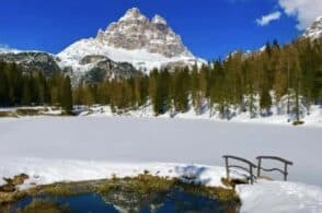 Prada si veste di Dolomiti: sfilata sul lago di Antorno ghiacciato