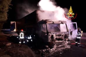 Paura sulla Statale di Alemagna: va a fuoco un camion