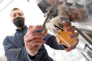 Pane raffermo e solidarietà: nasce la birra per il Comitato Pollicino