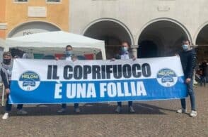 Fratelli d’Italia scende in piazza: “Il coprifuoco è una follia”