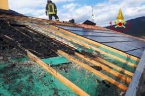 Si surriscalda il fotovoltaico, a fuoco il tetto