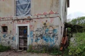 Vandali in azione: danneggiato il rustico di Villa Patt