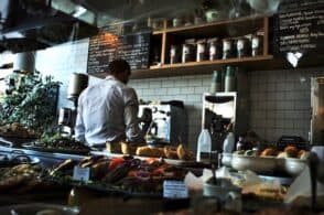 «Fatica a trovare lavoratori stagionali: ma cosa offrono gli imprenditori?»
