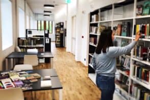 Spazi nuovi per la cultura: dopo il trasloco, riapre al pubblico la biblioteca
