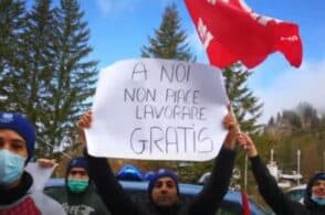 Senza stipendio da tre mesi: la protesta degli edili “mondiali”