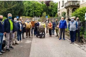 «No agli autobus in via De Min». Residenti contro il nuovo piazzale della stazione