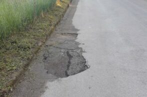 Passa il Giro, «ma la strada è pietosa». La minoranza interroga