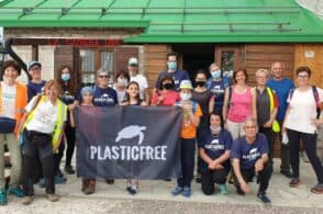 “Plastic Free”: I volontari ripuliscono l’Alpago dai rifiuti