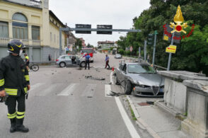 Scontro tra due auto al Ponte della Vittoria, tre le persone ferite