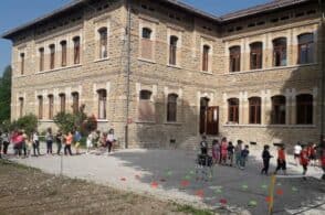 Sport e natura a scuola: i piccoli di Badilet alle prese con tennis, rugby, mtb e atletica