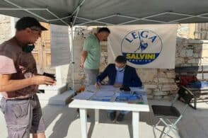 Lega in piazza per “Chi sbaglia paga”: 500 firme in due weekend