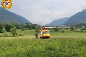 Scivola sul sentiero, lo recupera l’elicottero del Suem