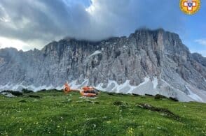 Notte all’addiaccio in parete: recupero difficile per due alpinisti sul Civetta