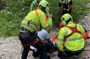 Cade dalla mountain bike e perde i sensi: è in prognosi riservata