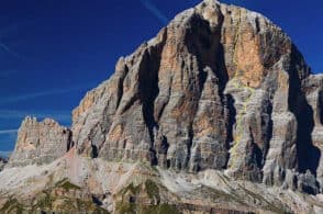 Tofana di Rozes, appesi a due tiri dall’uscita del Primo Spigolo: recuperati
