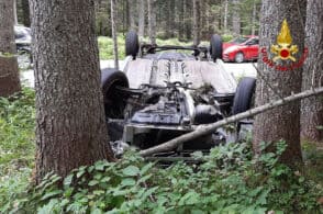 Incidente sulla Regionale 48: auto si cappotta fuori strada, illeso il conducente