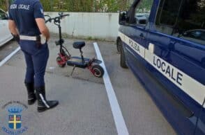 Sembrava un monopattino, era un “bolide” ad alta velocità: sequestrato