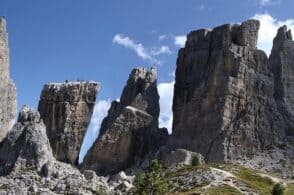 Le corde si incastrano: due francesi bloccati sulle Cinque Torri