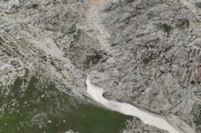 Frana il Civetta, detriti vicino ai sentieri. Al momento nessuna persona coinvolta