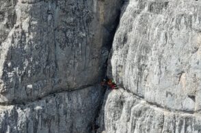 Infortunio sulla Ferrata degli Alleghesi: soccorsi difficili per le nubi basse